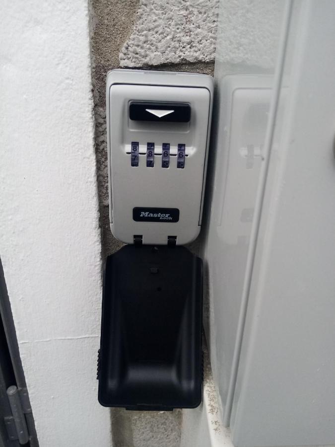 Les 3 Mesanges Apartment Живерни Екстериор снимка